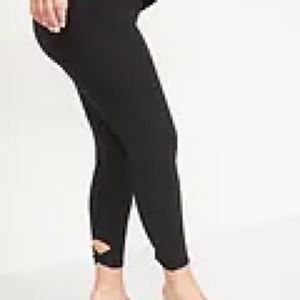 Old Navy High Waisted twist hem crop Black S